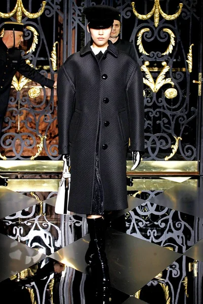 Look 15